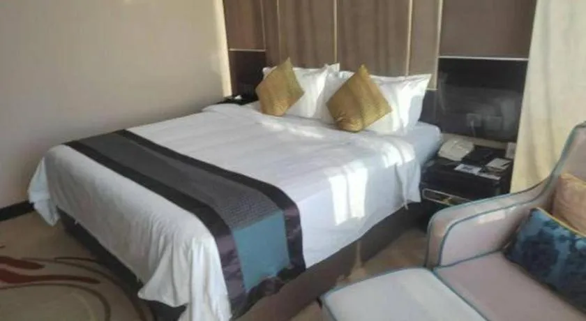 Bed in Pacific Regency Hotel Shenyang