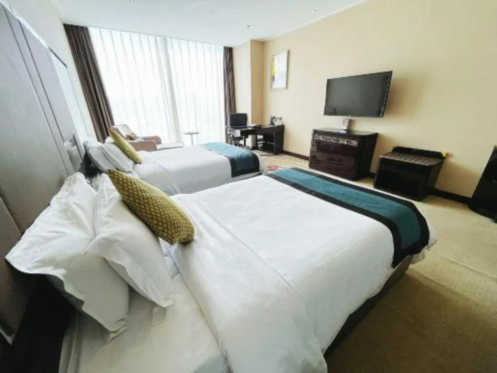 Bed in Pacific Regency Hotel Shenyang