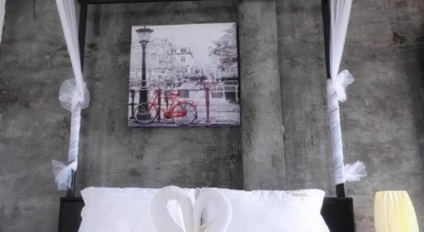 Bed in The Key Hotel