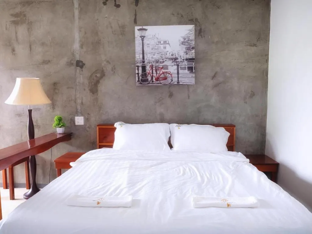 Bed in The Key Hotel