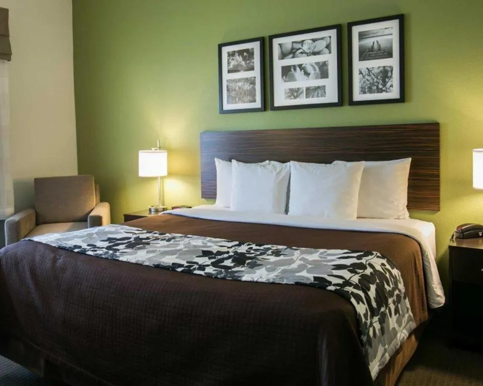 Bed in Sleep Inn & Suites Dripping Springs - Austin Area
