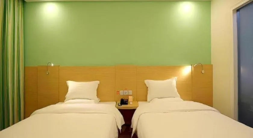 Bed in 7 Days Inn Fucheng Wu Gongci Gaodeng East Street Binjiang Road