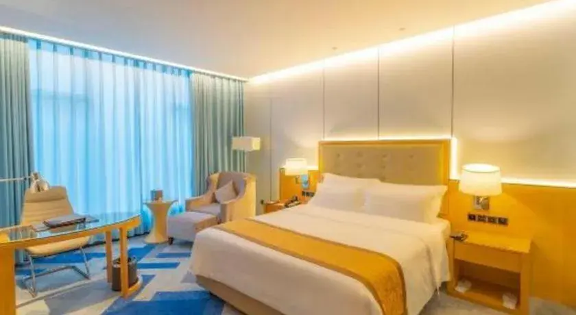 Bed in Golden Phoenix International Hotel Bed in Golden Phoenix International Hotel