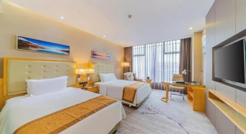 Bed in Golden Phoenix International Hotel Bed in Golden Phoenix International Hotel