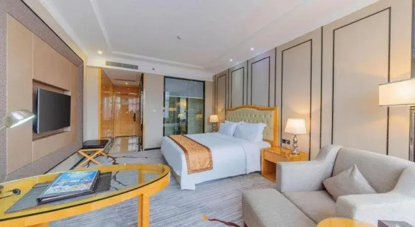 Bed in Golden Phoenix International Hotel Bed in Golden Phoenix International Hotel