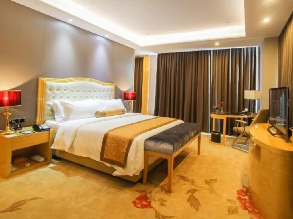 Bed in Golden Phoenix International Hotel