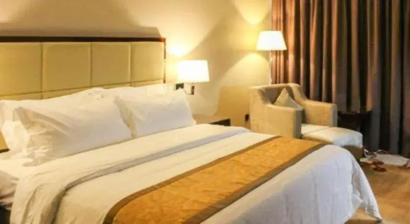 Bed in Golden Phoenix International Hotel Bed in Golden Phoenix International Hotel