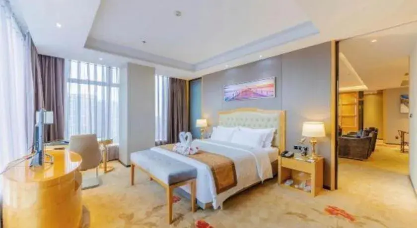 Bed in Golden Phoenix International Hotel Bed in Golden Phoenix International Hotel