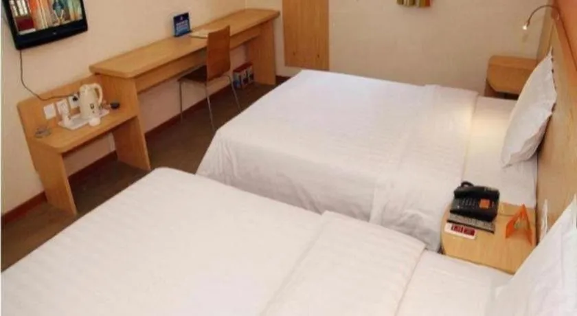 Bed in 7 Days Inn Beijing Tongzhou Universal Studio Linheli Metro Station
