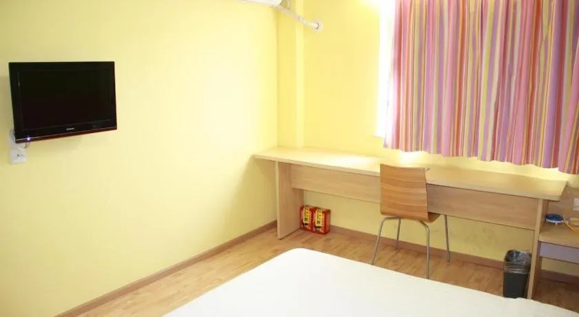 Bed in 7 Days Inn Beijing Tongzhou Universal Studio Linheli Metro Station