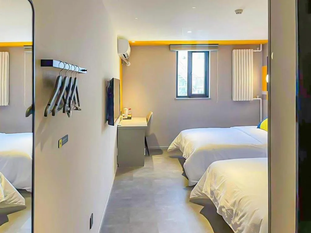 Bed in 7 Days Inn Beijing Tongzhou Universal Studio Linheli Metro Station