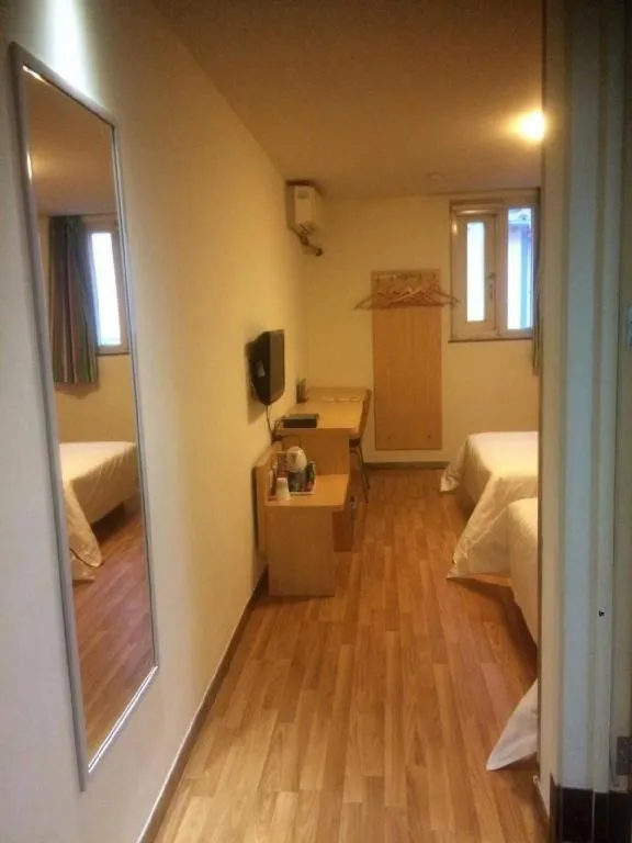 Bed in 7 Days Inn Beijing Tongzhou Universal Studio Linheli Metro Station