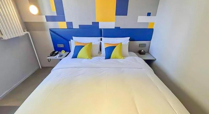 Bed in 7 Days Inn Beijing Tongzhou Universal Studio Linheli Metro Station