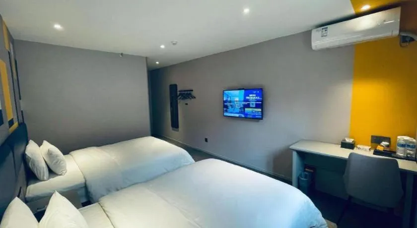 Bed in 7 Days Inn Beijing Tongzhou Universal Studio Linheli Metro Station
