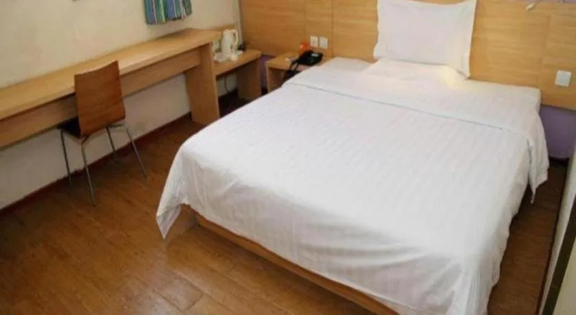 Bed in 7 Days Inn Beijing Tongzhou Universal Studio Linheli Metro Station