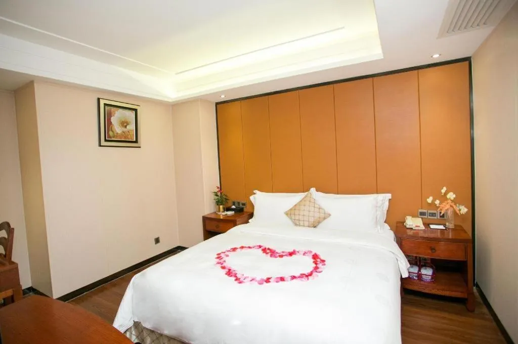 Bed in Auspicious Hotel