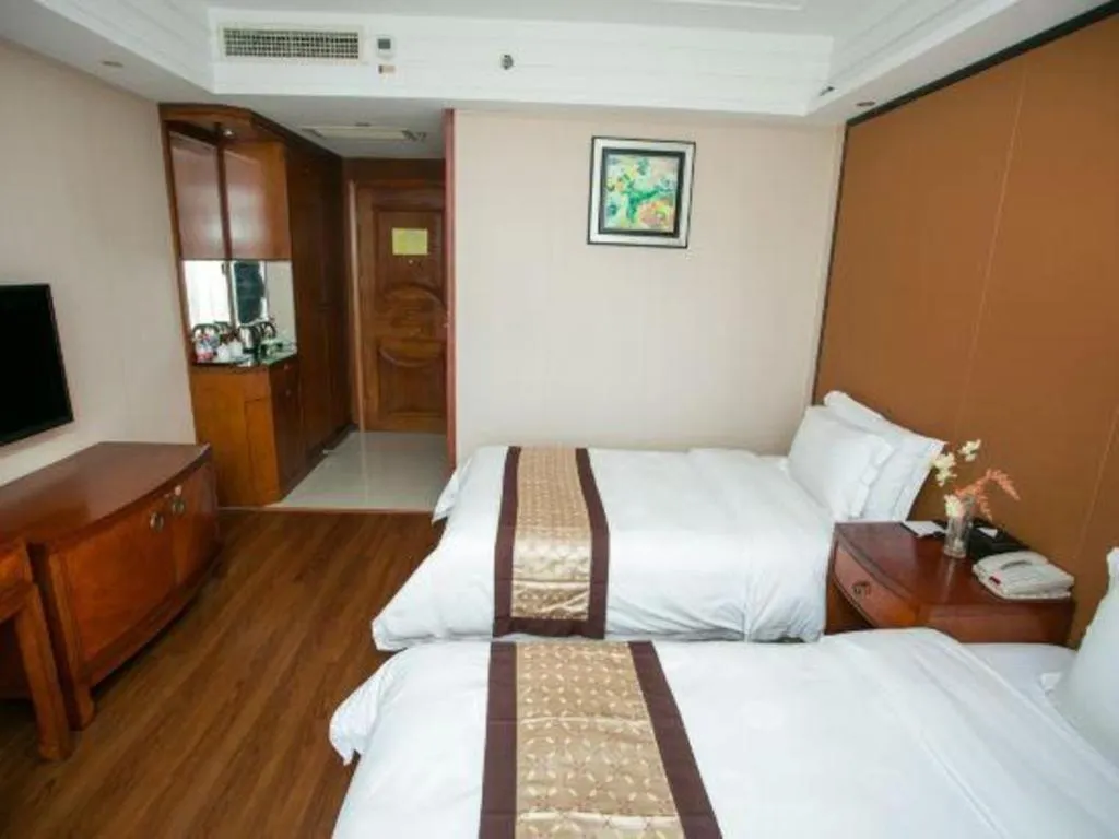 Bed in Auspicious Hotel