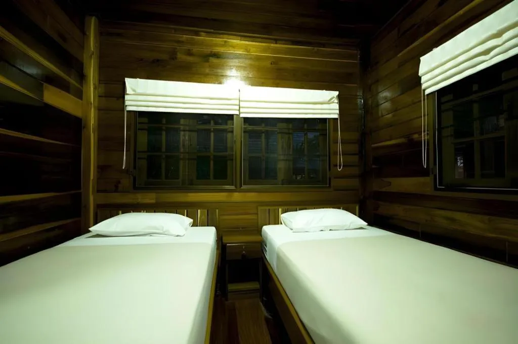 Bed in Little Home Beach