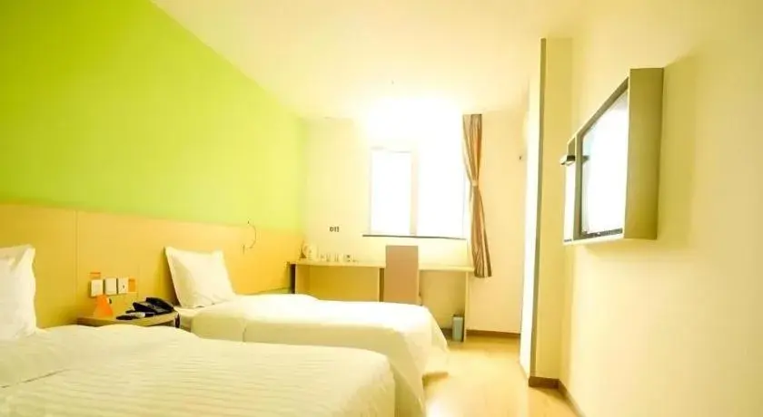 Bed in 7 Days Inn Xichang Hangtian Avenue Toursim Center Bed in 7 Days Inn Xichang Hangtian Avenue Toursim Center