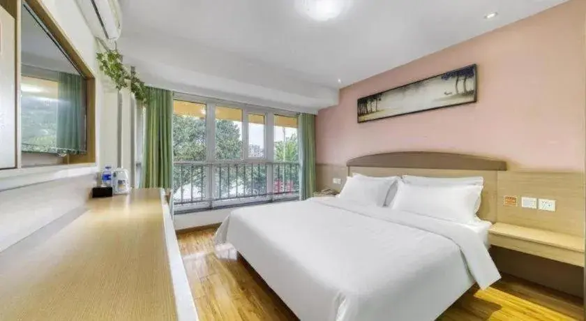 Bed in 7 Days Inn Ya'an Langqiao Pedestrian Street Center Bed in 7 Days Inn Ya'an Langqiao Pedestrian Street Center