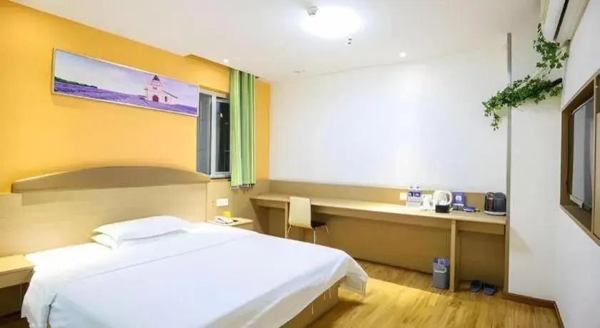Bed in 7 Days Inn Ya'an Langqiao Pedestrian Street Center Bed in 7 Days Inn Ya'an Langqiao Pedestrian Street Center