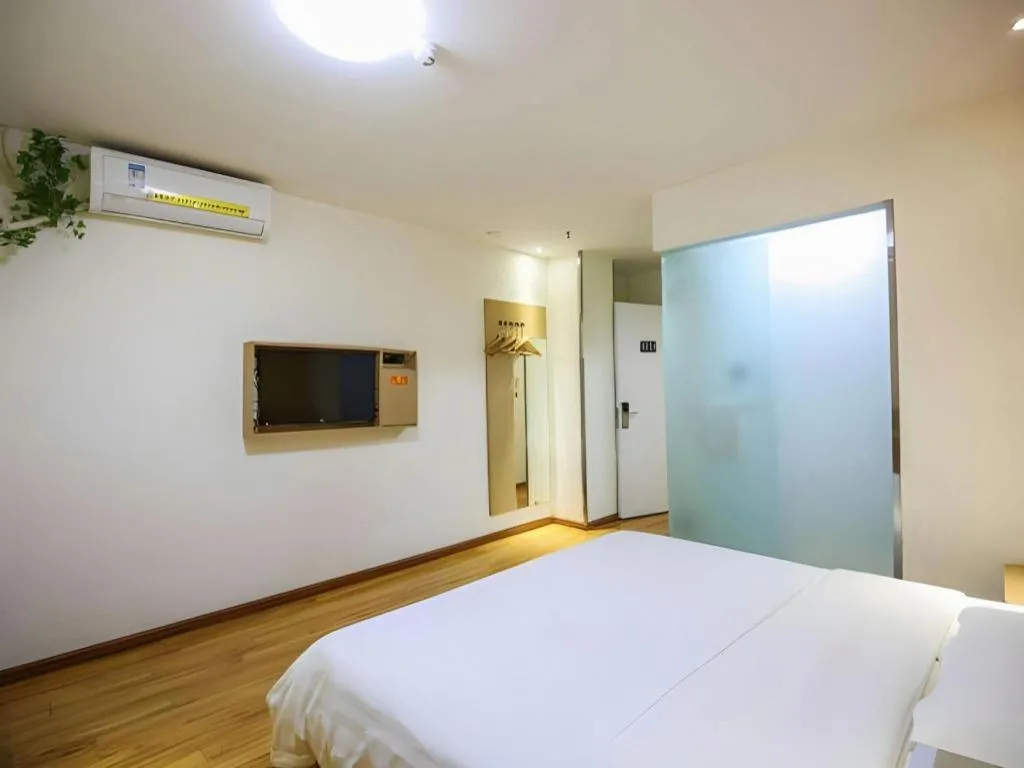 Bed in 7 Days Inn Ya'an Langqiao Pedestrian Street Center