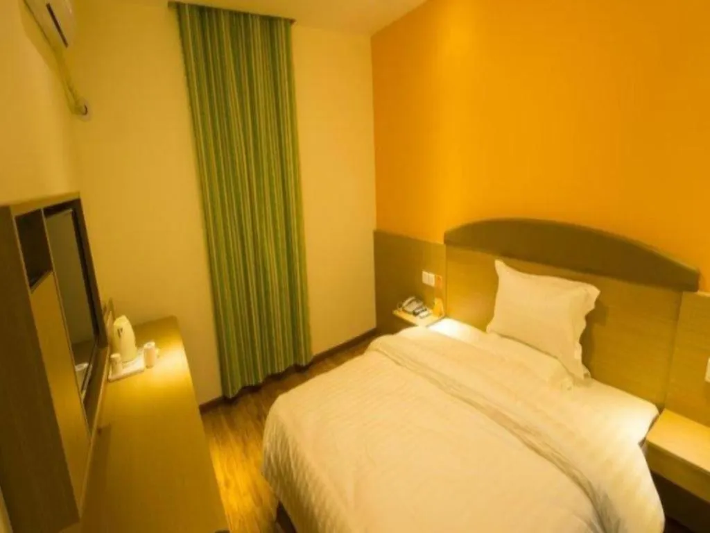 Bed in 7 Days Inn Ya'an Langqiao Pedestrian Street Center