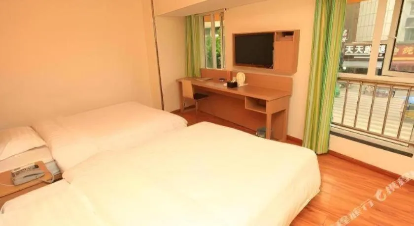 Bed in 7 Days Inn Ya'an Langqiao Pedestrian Street Center