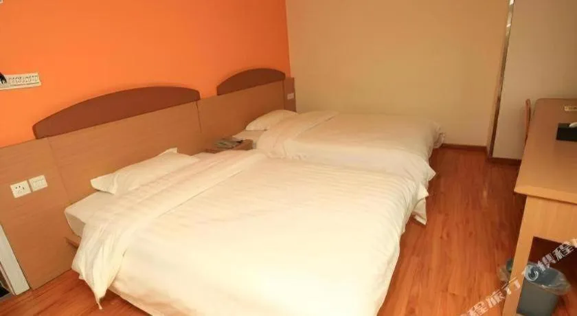 Bed in 7 Days Inn Ya'an Langqiao Pedestrian Street Center