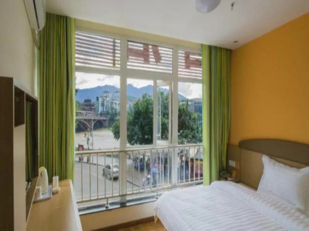 Bed in 7 Days Inn Ya'an Langqiao Pedestrian Street Center Bed in 7 Days Inn Ya'an Langqiao Pedestrian Street Center