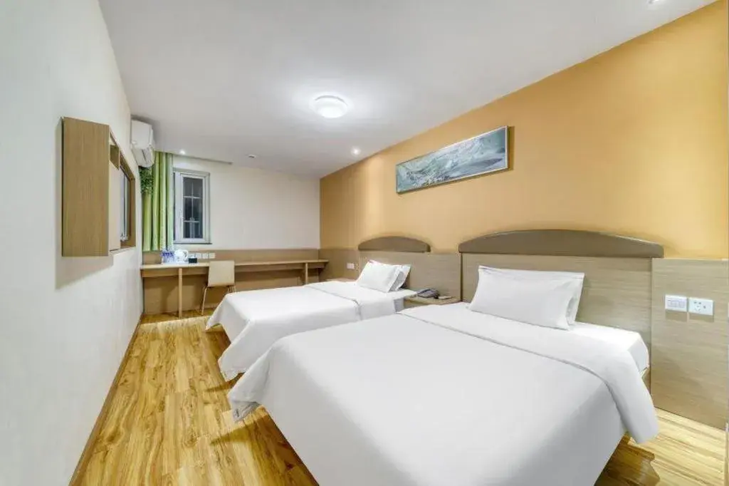 Bed in 7 Days Inn Ya'an Langqiao Pedestrian Street Center Bed in 7 Days Inn Ya'an Langqiao Pedestrian Street Center