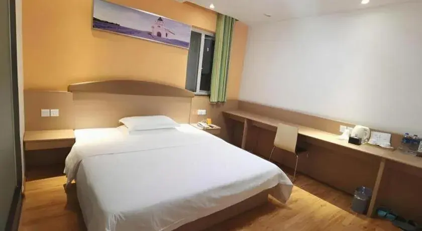 Bed in 7 Days Inn Ya'an Langqiao Pedestrian Street Center Bed in 7 Days Inn Ya'an Langqiao Pedestrian Street Center