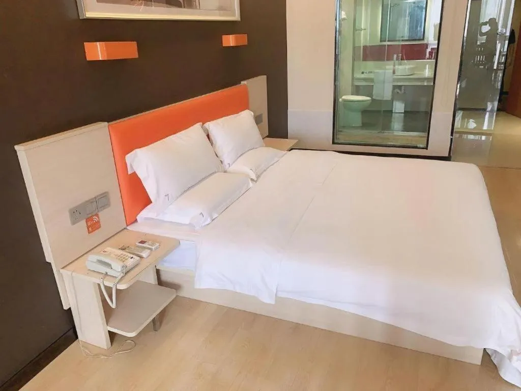 Bed in 7 Days Premium Jingjiang Fuhai New World Automobile Terminal Branch
