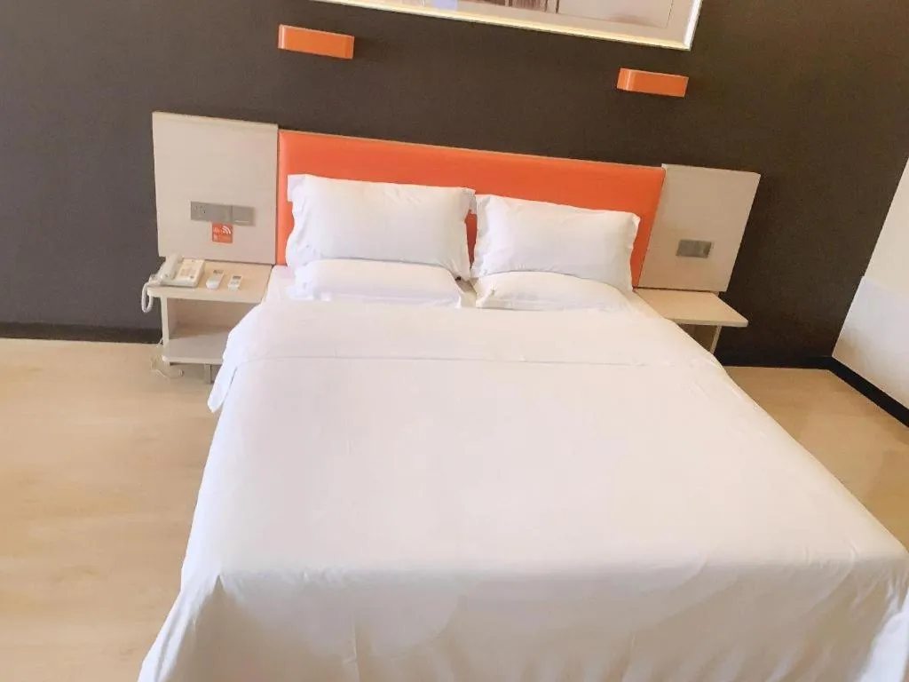 Bed in 7 Days Premium Jingjiang Fuhai New World Automobile Terminal Branch
