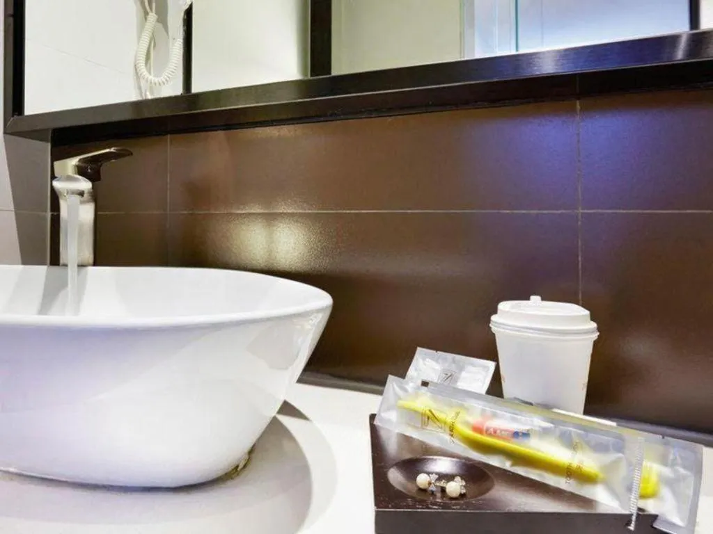 7 Days Premium Jingjiang Fuhai New World Automobile Terminal Branch