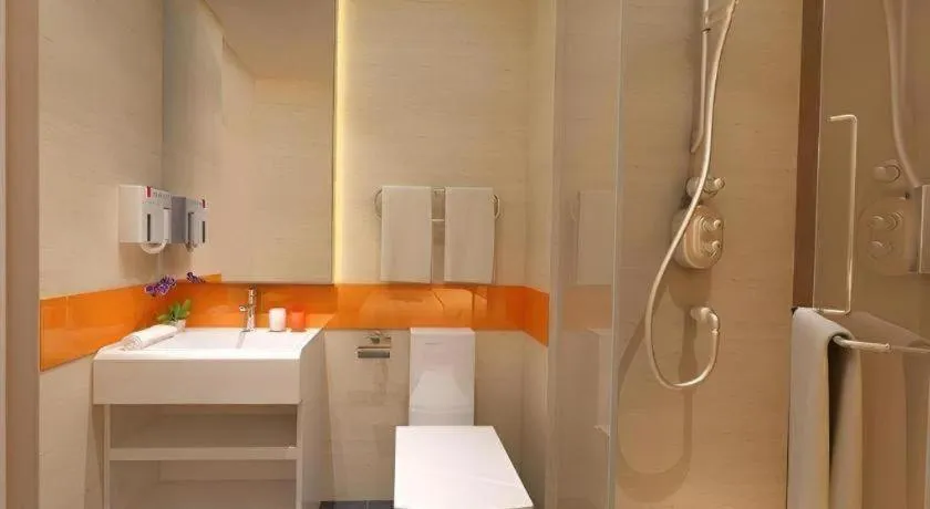 IU Hotel Zhengzhou Xinzheng Sias International University Branch