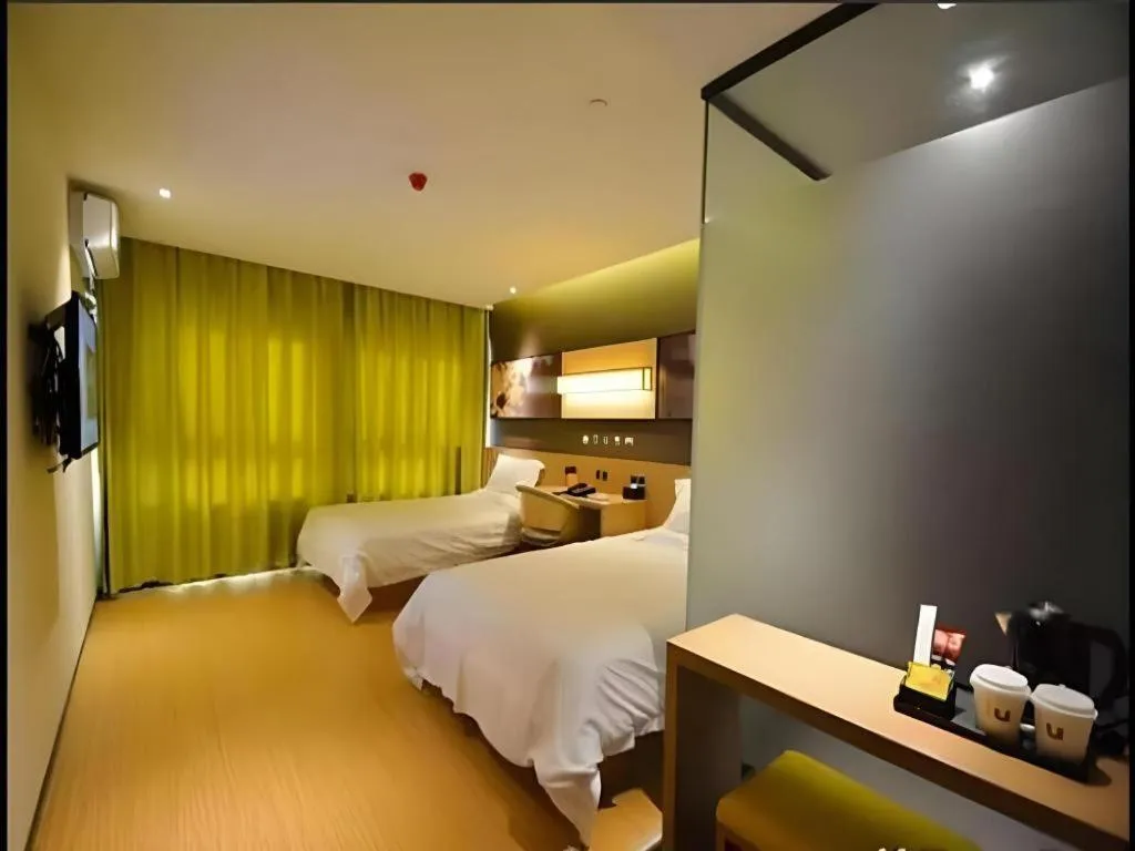 Bed in IU Hotel Zhengzhou Xinzheng Sias International University Branch