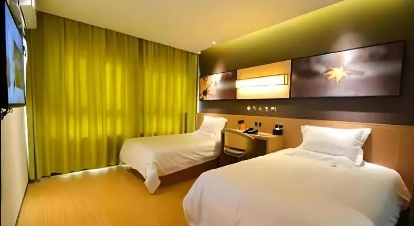 Bed in IU Hotel Zhengzhou Xinzheng Sias International University Branch