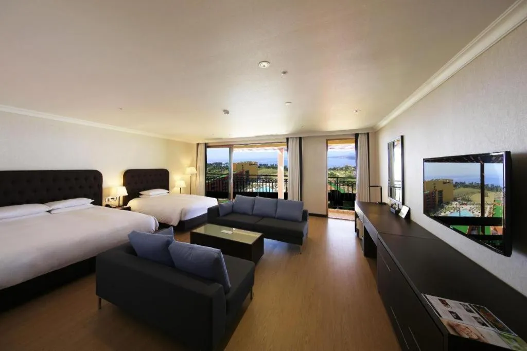 Bed in Jeju Booyoung Hotel