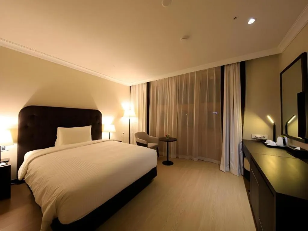 Bed in Jeju Booyoung Hotel