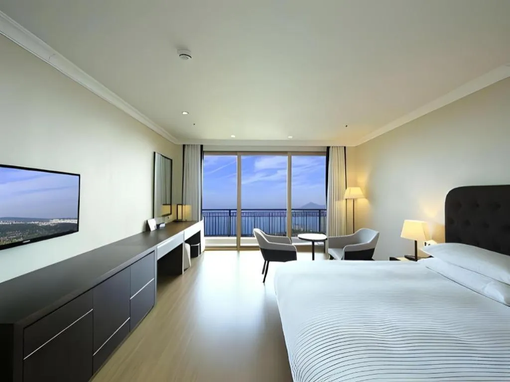 Bed in Jeju Booyoung Hotel