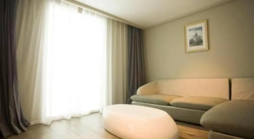 Qingdao Elegance Hotel