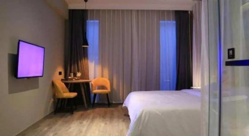 Bed in Qingdao Elegance Hotel