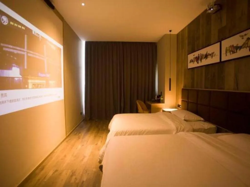 Bed in Qingdao Elegance Hotel