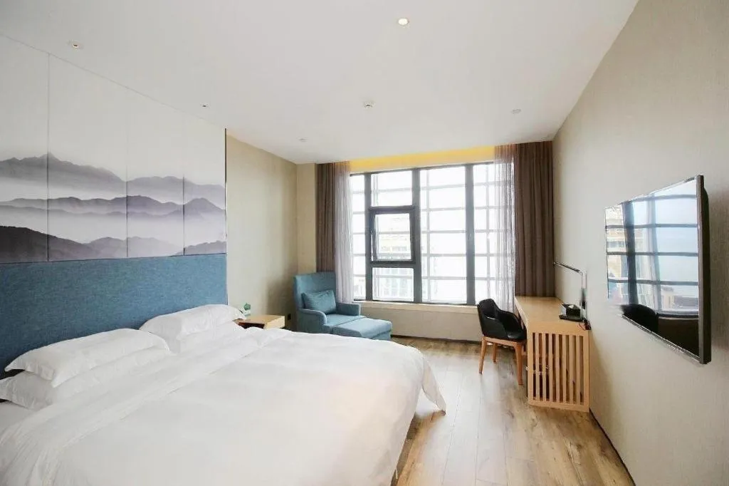 Bed in Qingdao Elegance Hotel