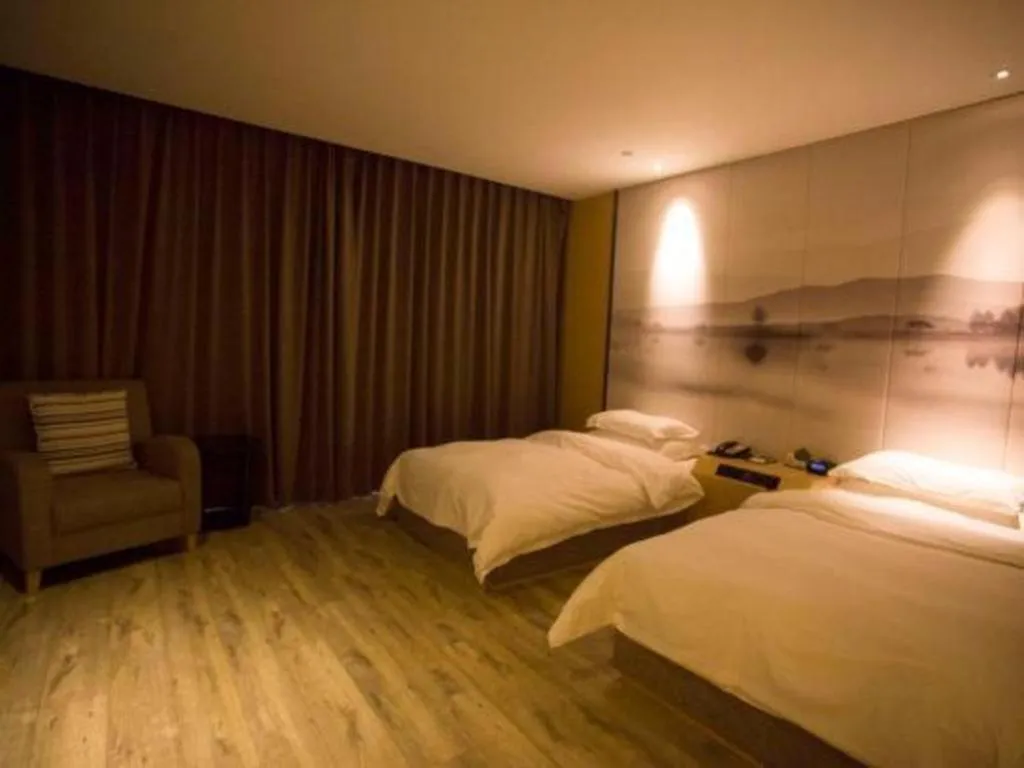 Bed in Qingdao Elegance Hotel