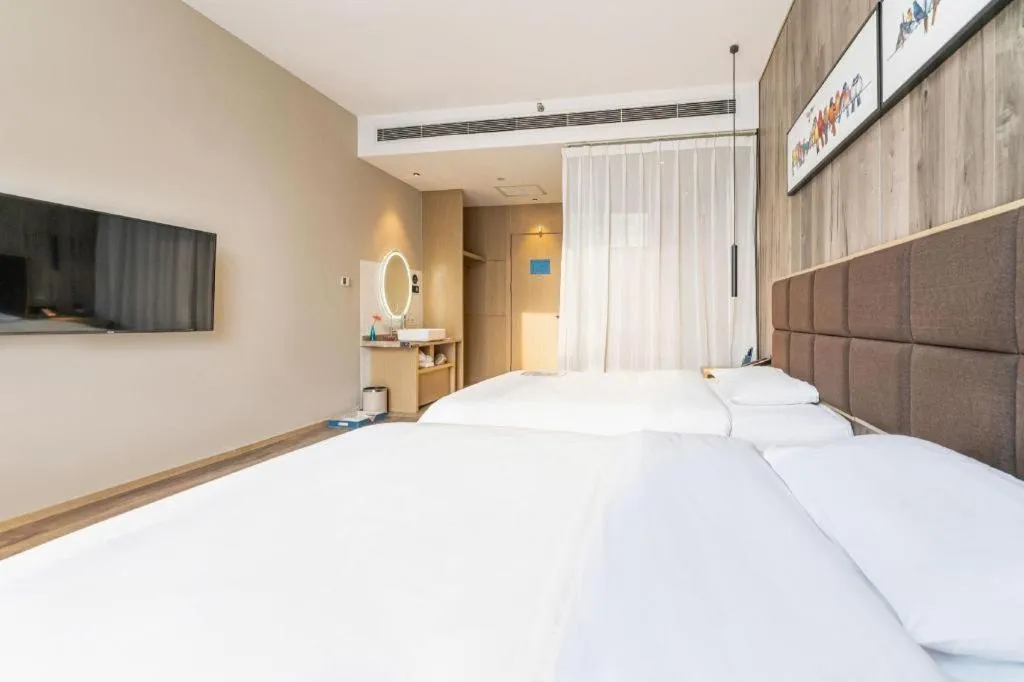 Bed in Qingdao Elegance Hotel