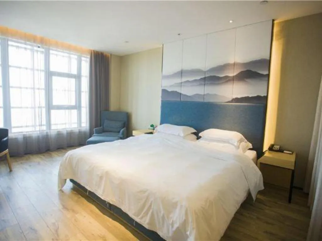 Bed in Qingdao Elegance Hotel