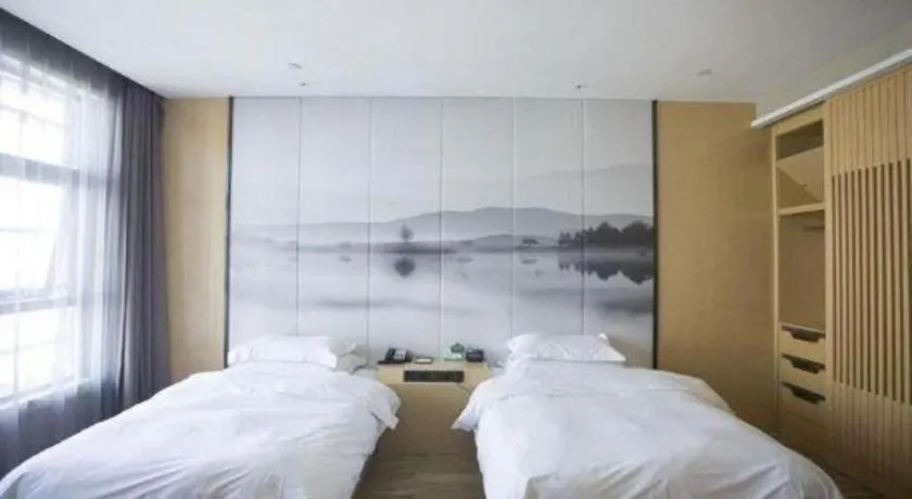 Bed in Qingdao Elegance Hotel