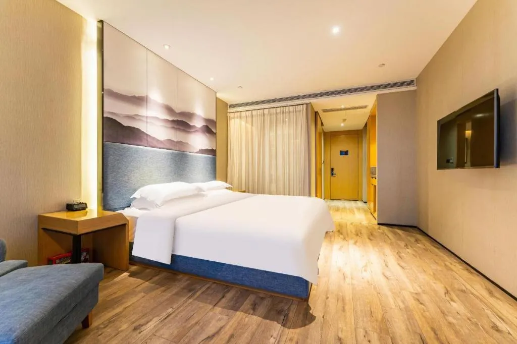 Bed in Qingdao Elegance Hotel